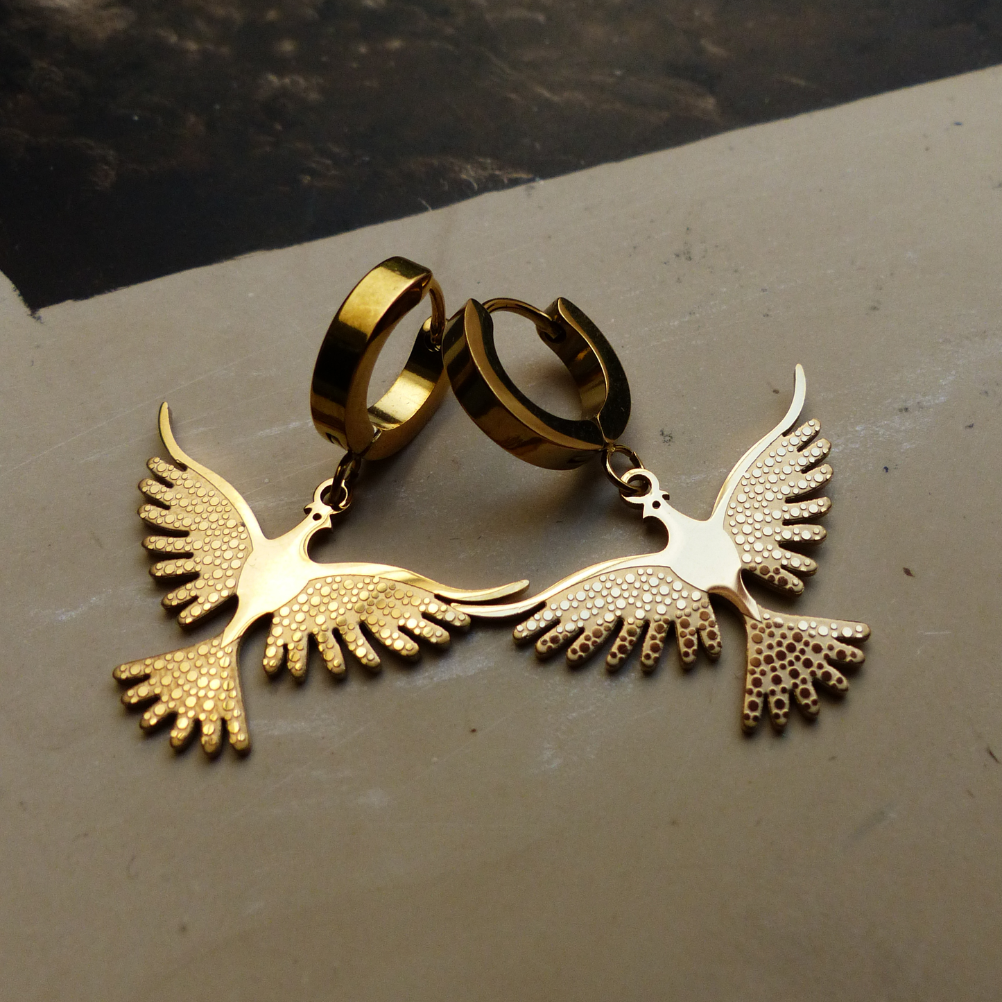 Goldener Vogel im Flug Ohrringe