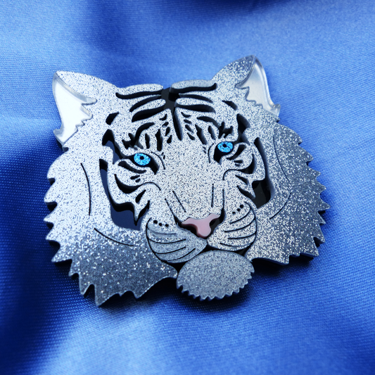 Tiger Brosche – Silber mit Blauen Augen