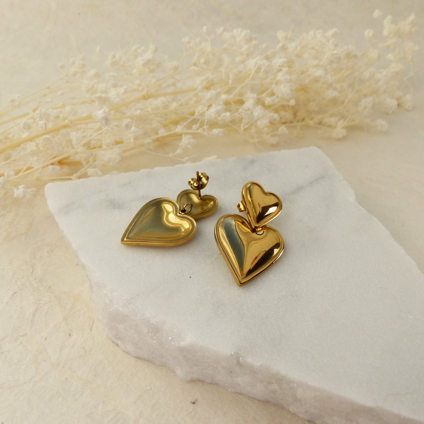 Doppelherz-Ohrringe in Gold und Silber