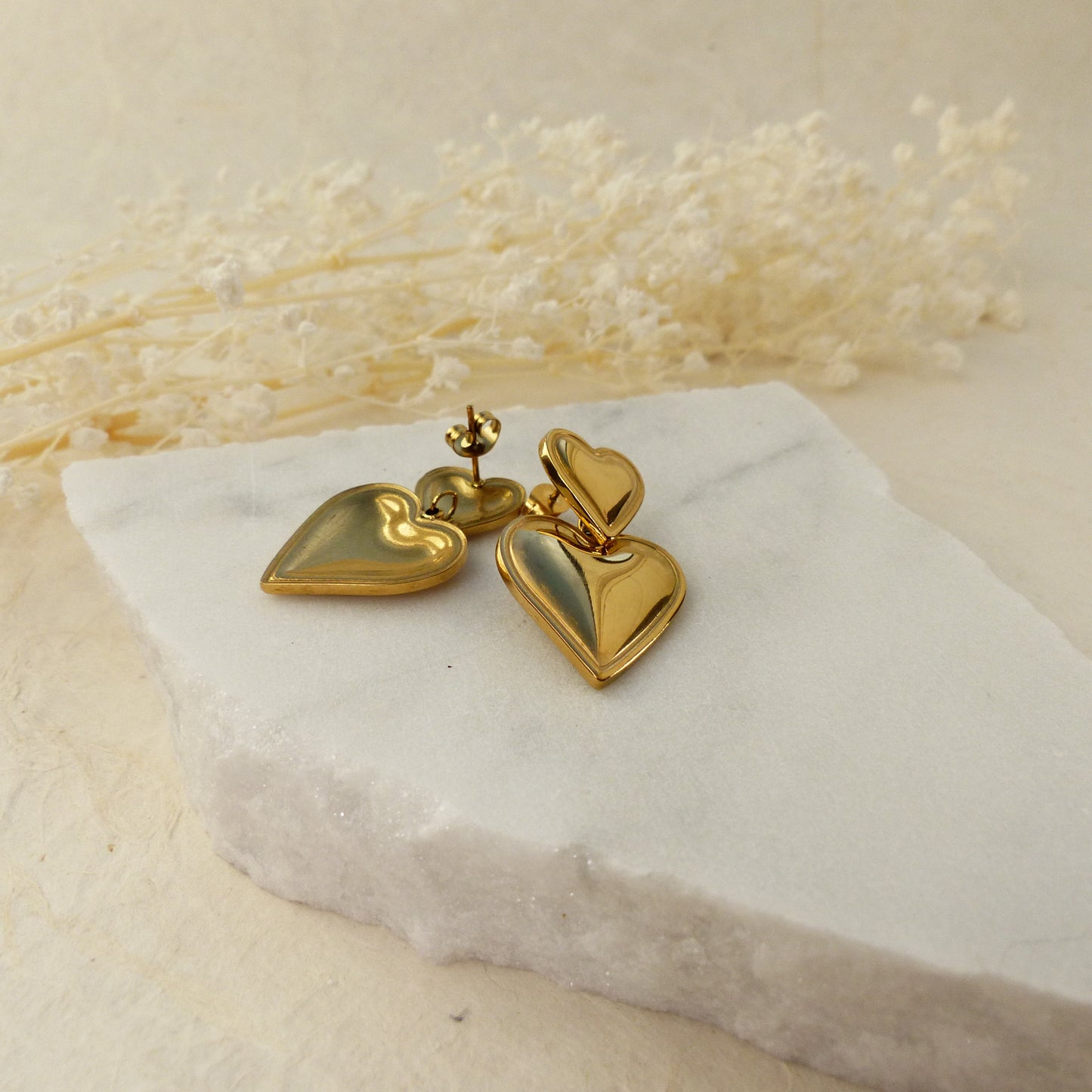 Doppelherz-Ohrringe in Gold und Silber