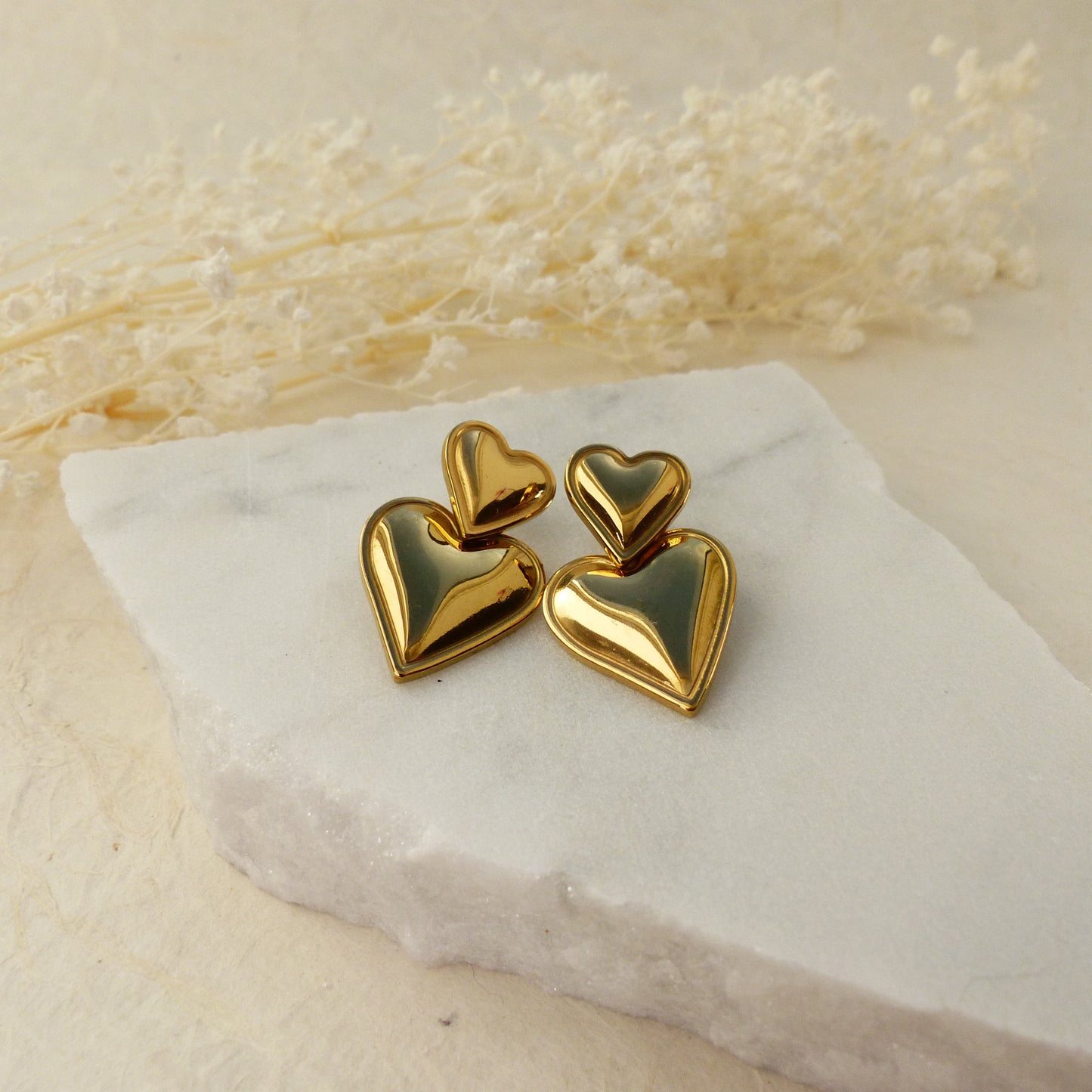 Doppelherz-Ohrringe in Gold und Silber