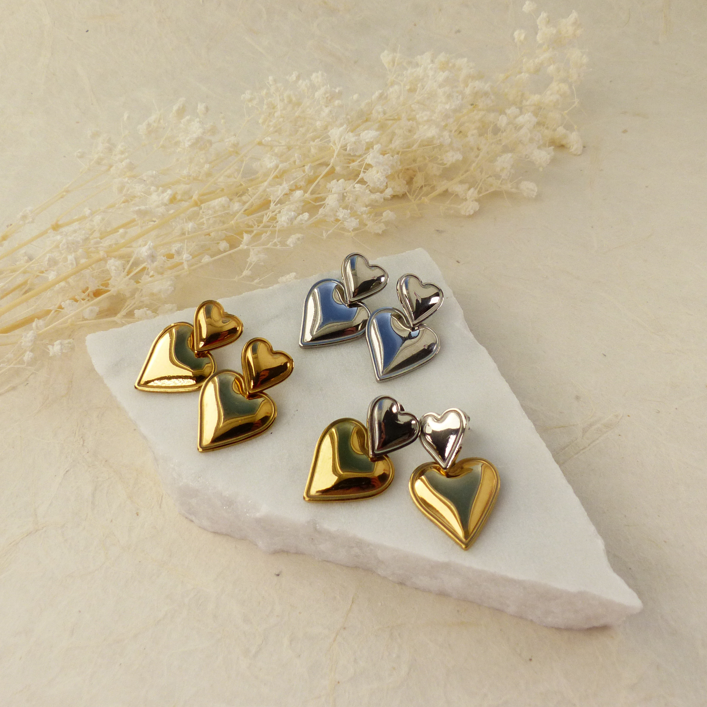 Doppelherz-Ohrringe in Gold und Silber