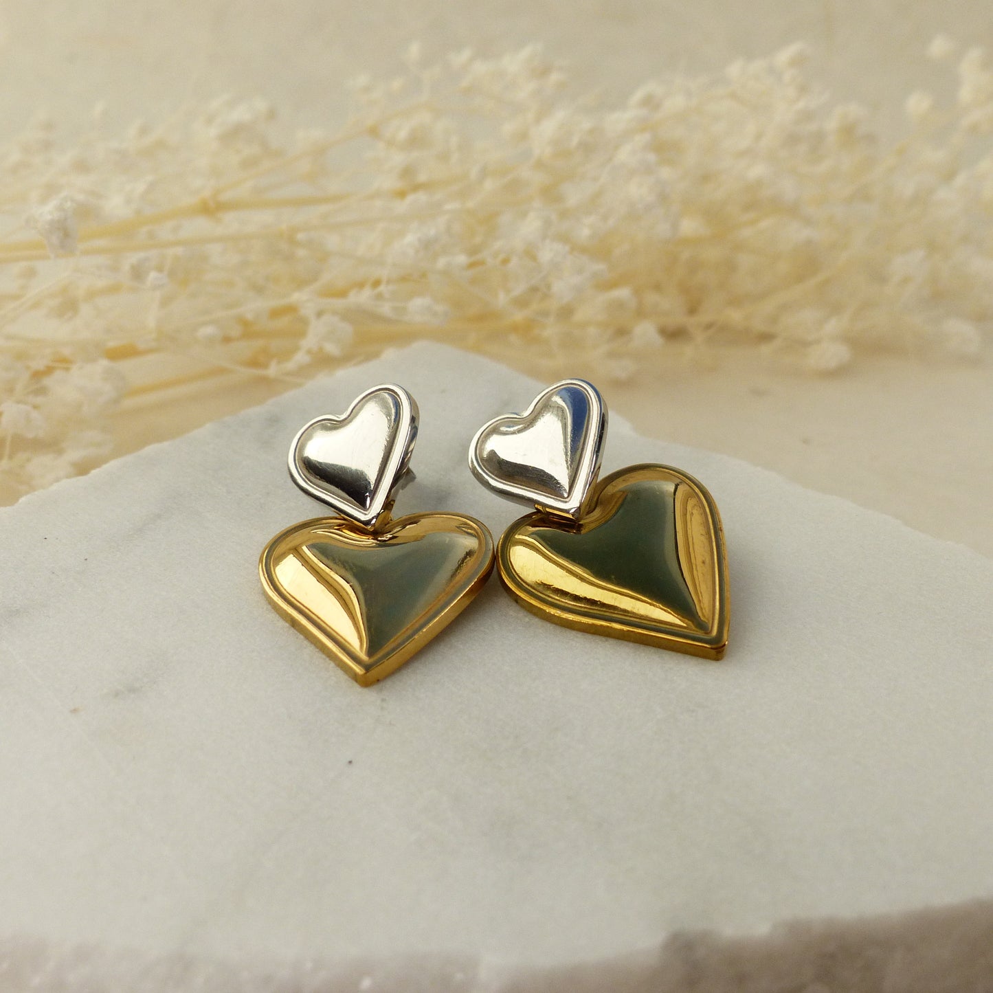 Doppelherz-Ohrringe in Gold und Silber