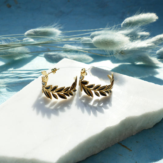 Goldene Blätterkranz-Ohrringe aus vergoldetem Edelstahl