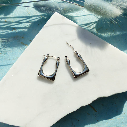 Kleine eckige Creolen abgerundet aus Edelstahl