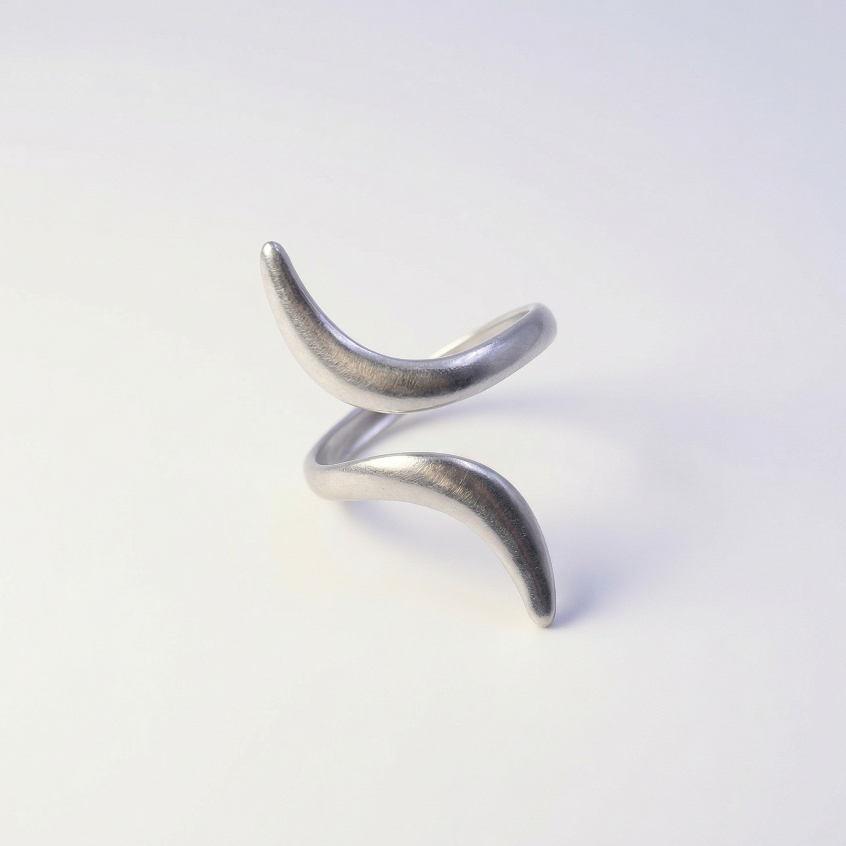 Geschwungener Tide Cuff Ring