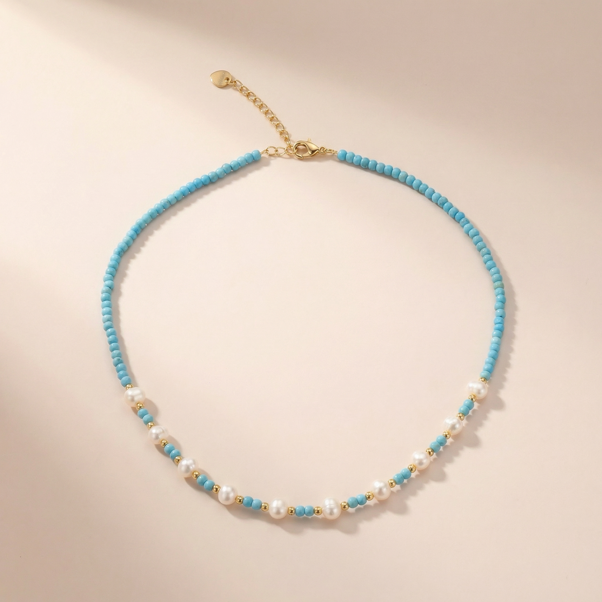 Türkisblaue Kette mit Süßwasserperlen