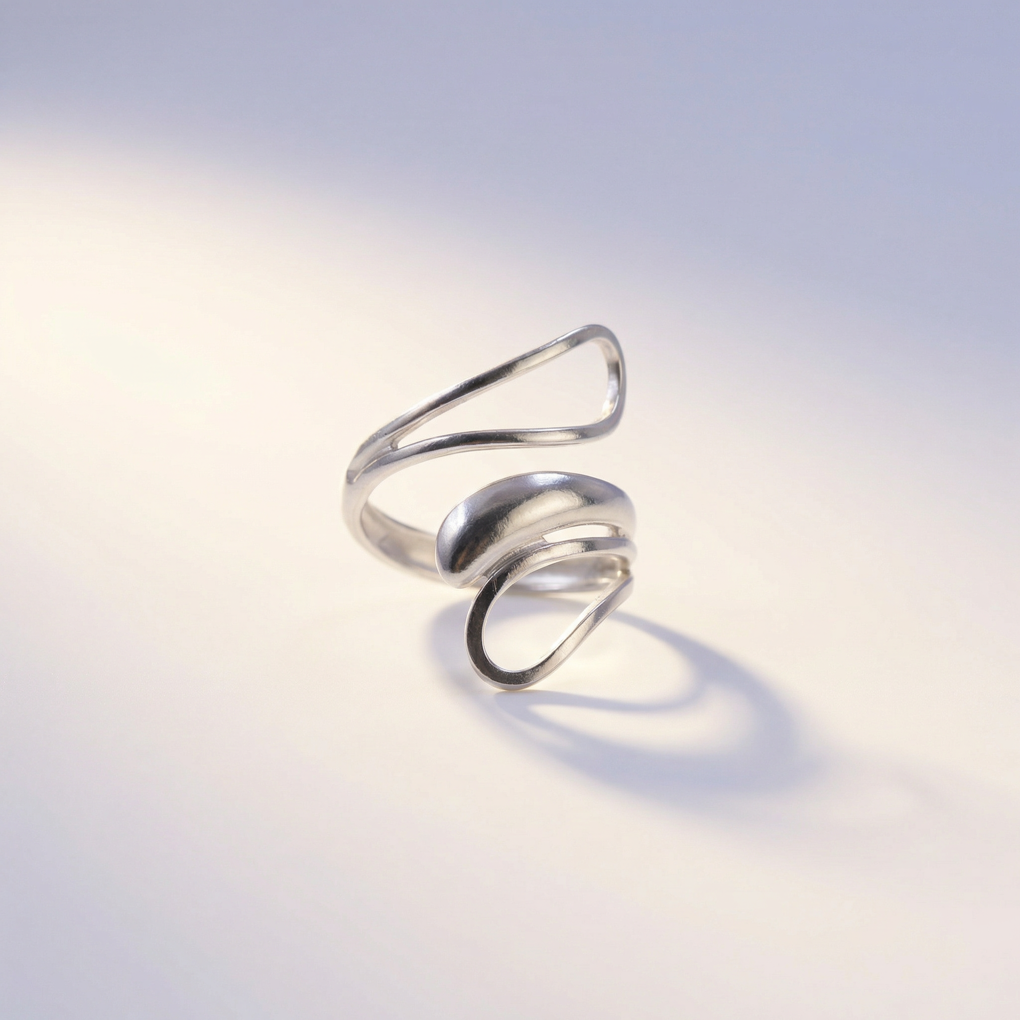 Geschwungener Schlaufen Ring