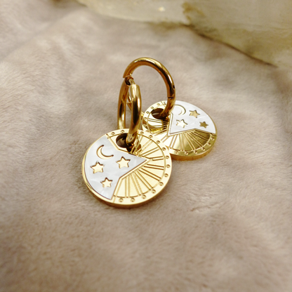 Goldene Ringe mit Perlmutt-Anhänger Sterne & Mond