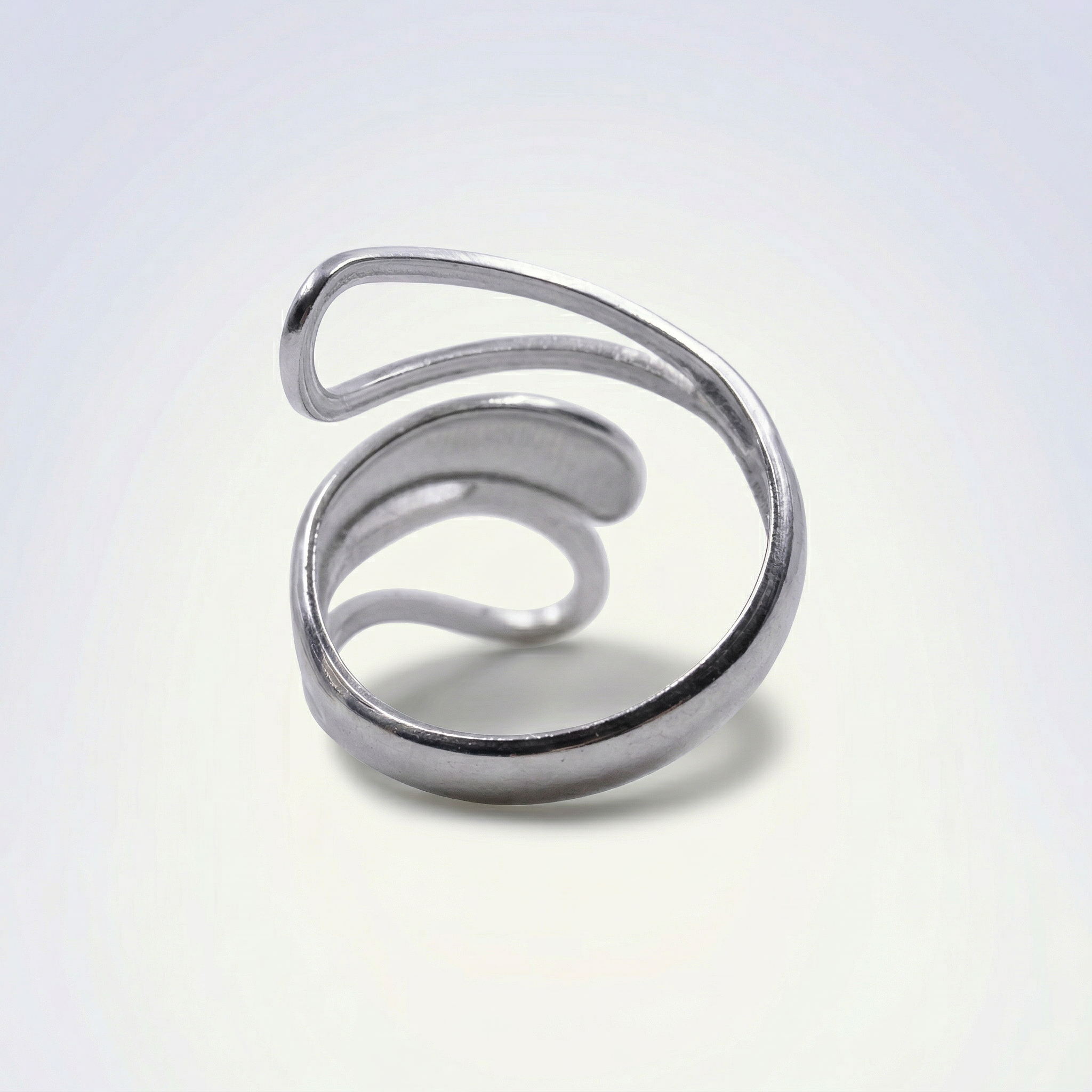 Geschwungener Schlaufen Ring