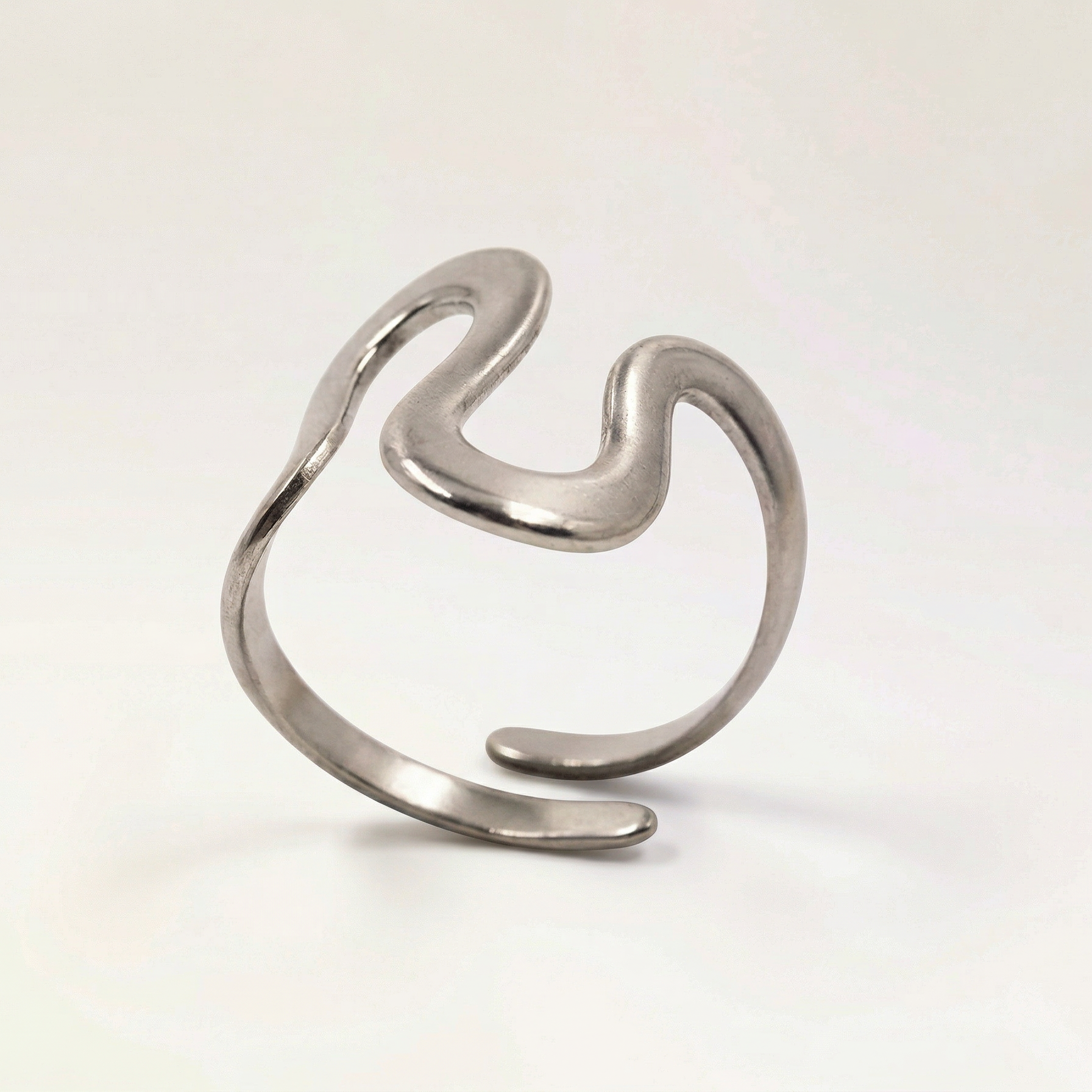 Geschwungener Wellen Ring