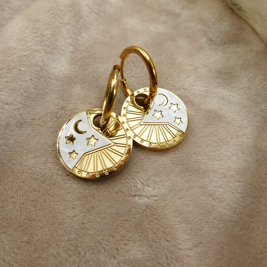 Goldene Ringe mit Perlmutt-Anhänger Sterne & Mond