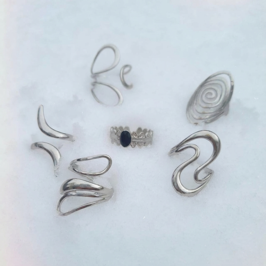 Geschwungener Schlaufen Ring
