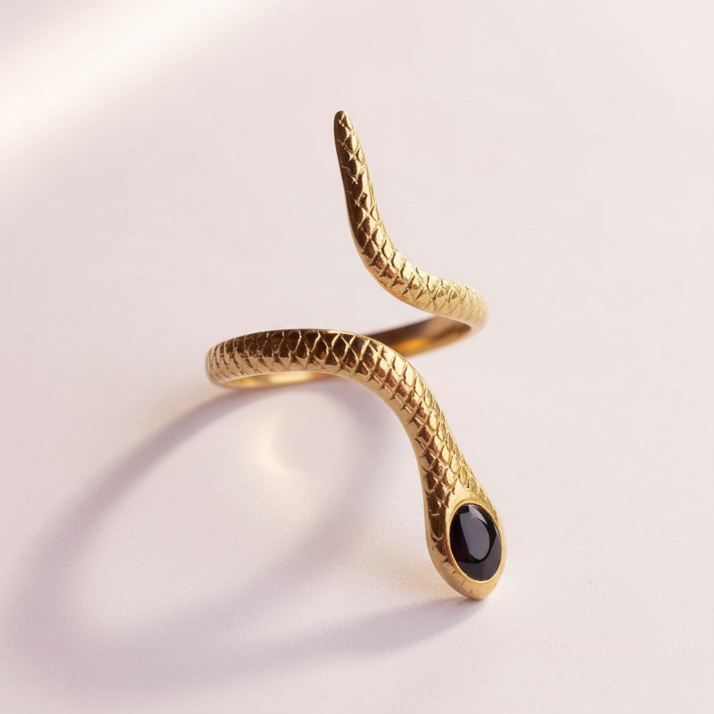 Schlange mit Schwarzem Kopf Ring