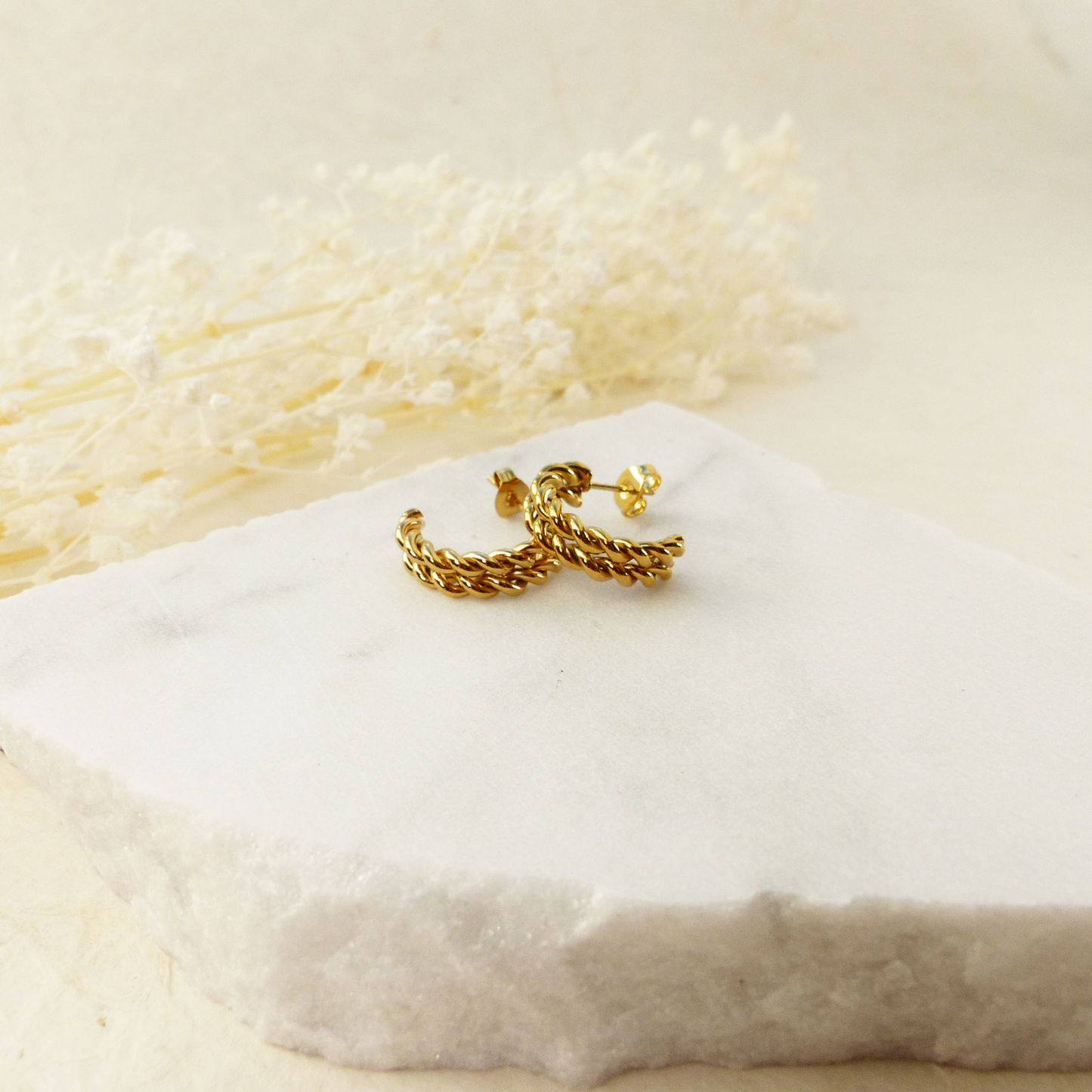 Kleine goldene Doppeltwist-Creolen