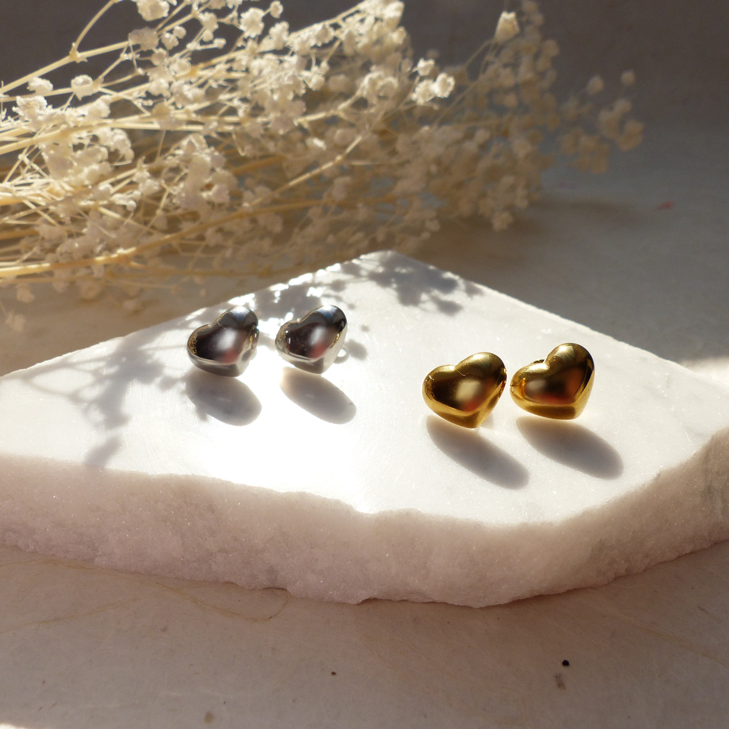 Zarte Herzchen-Stecker aus Edelstahl