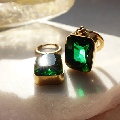 Vergoldete Edelstahl-Ohrringe mit rechteckigem Smaragd-Optik Anhänger