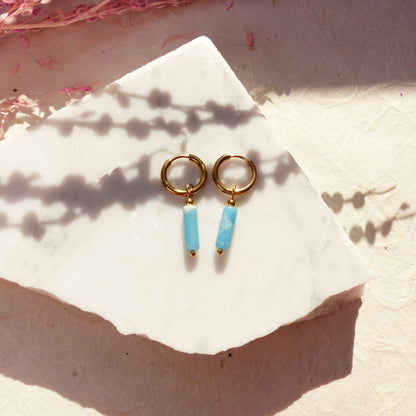 Vergoldete Ringe mit Anhängern aus Koralle, Amazonit, Lapislazuli, Imperial Jaspis und Sodalith