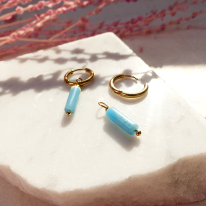 Vergoldete Ringe mit Anhängern aus Koralle, Amazonit, Lapislazuli, Imperial Jaspis und Sodalith