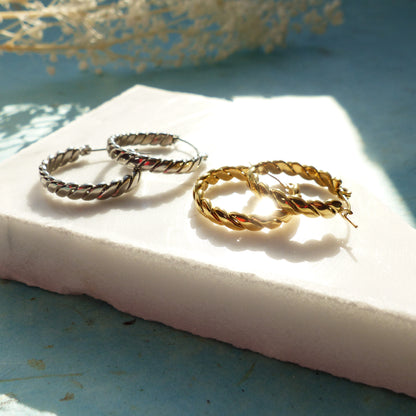 Gedrehte Gold-Silber-Creolen aus Edelstahl