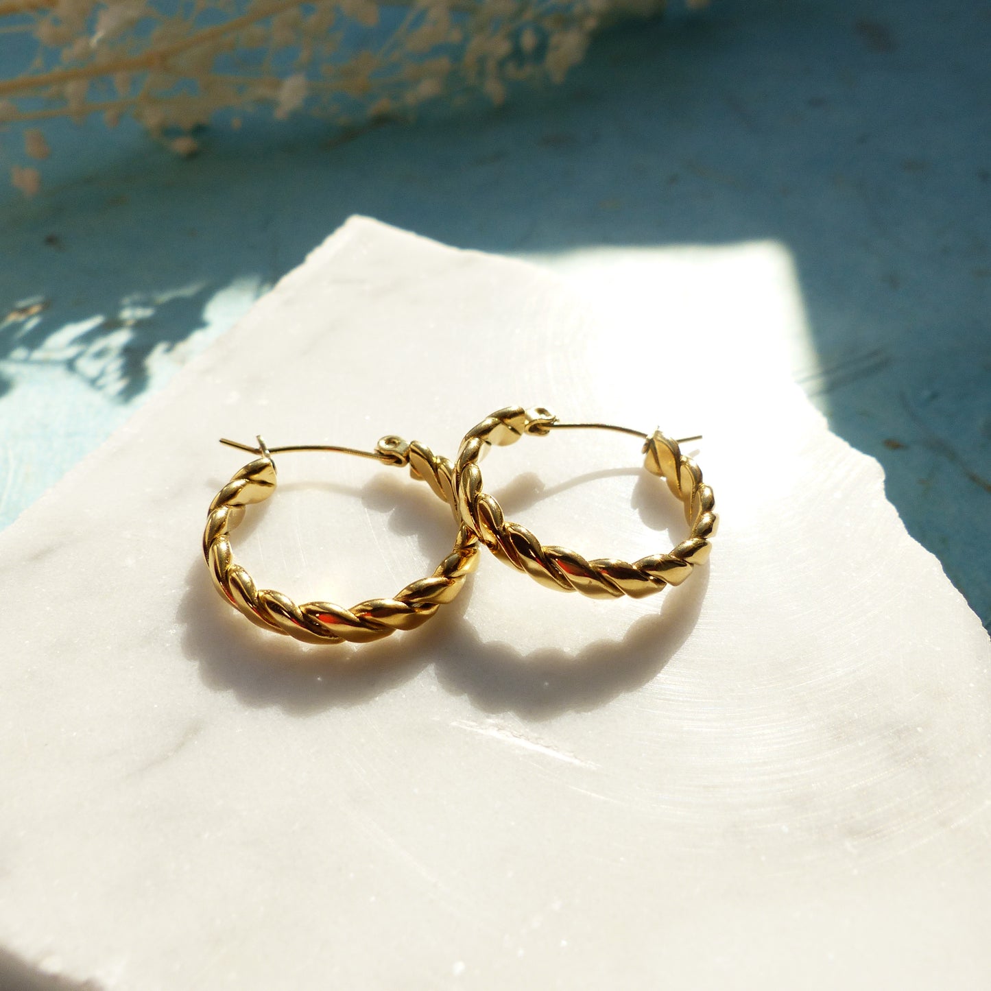 Gedrehte Gold-Silber-Creolen aus Edelstahl