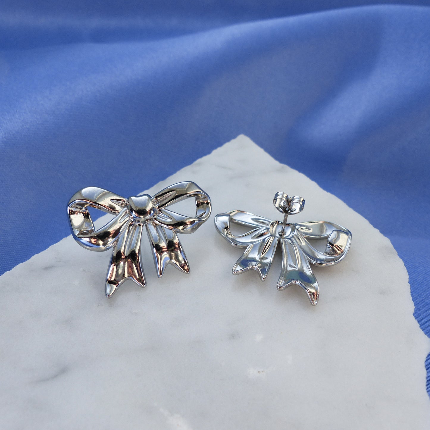 Silberne Schleifenohrringe Stecker