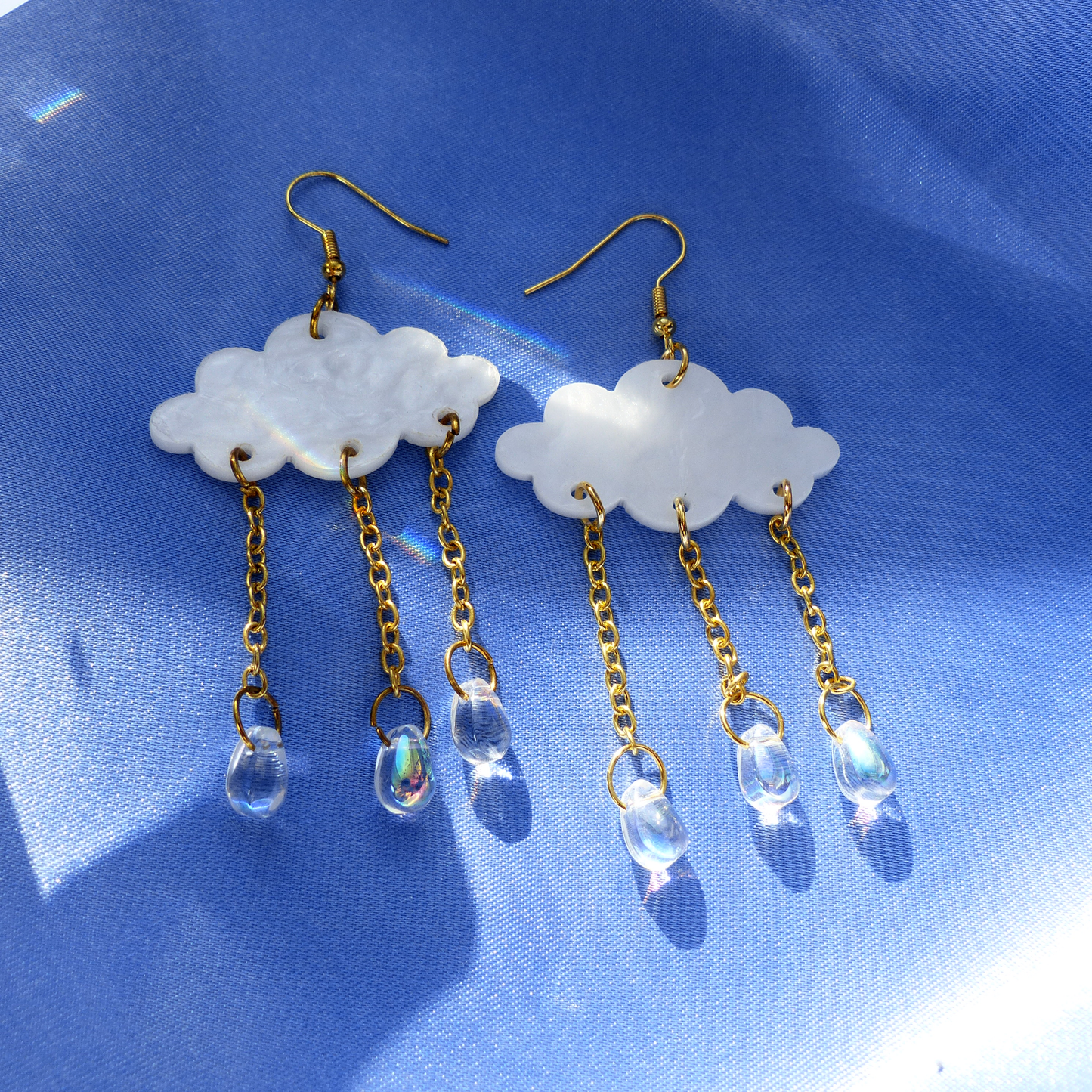 Kleine Wolke Ohrringe mit Tropfen