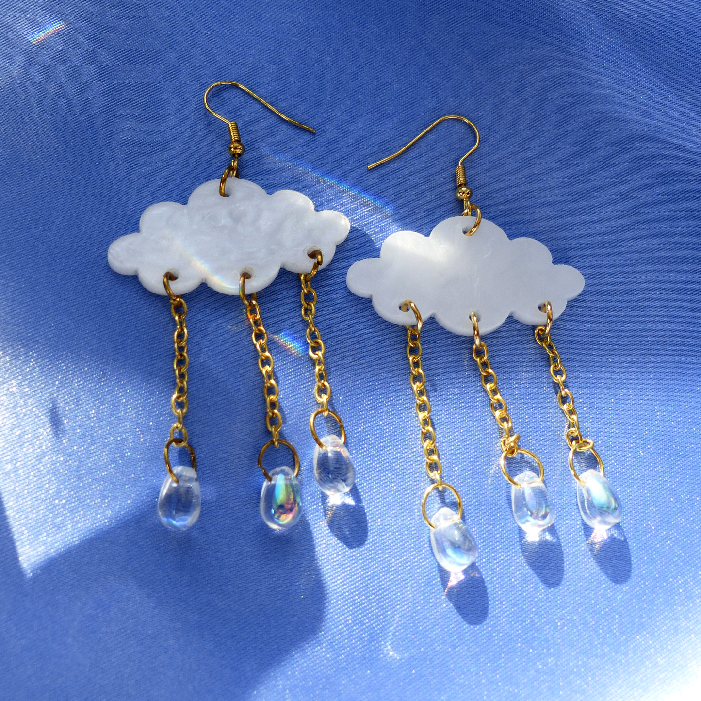 Kleine Wolke Ohrringe mit Tropfen