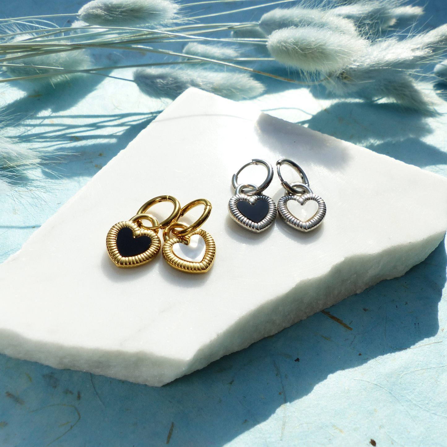 Herzförmige Ohrringe in Gold und Silber mit Wechselseite aus Edelstahl