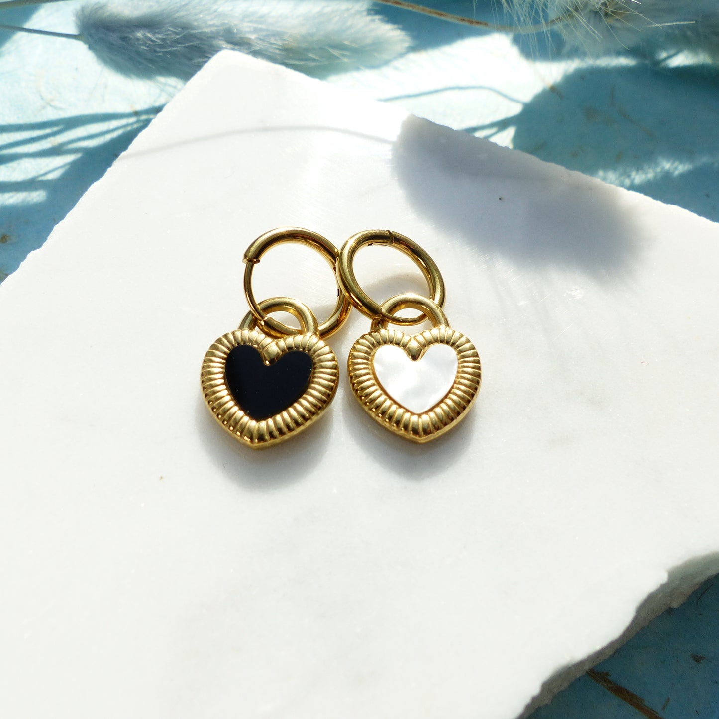 Herzförmige Ohrringe in Gold und Silber mit Wechselseite aus Edelstahl