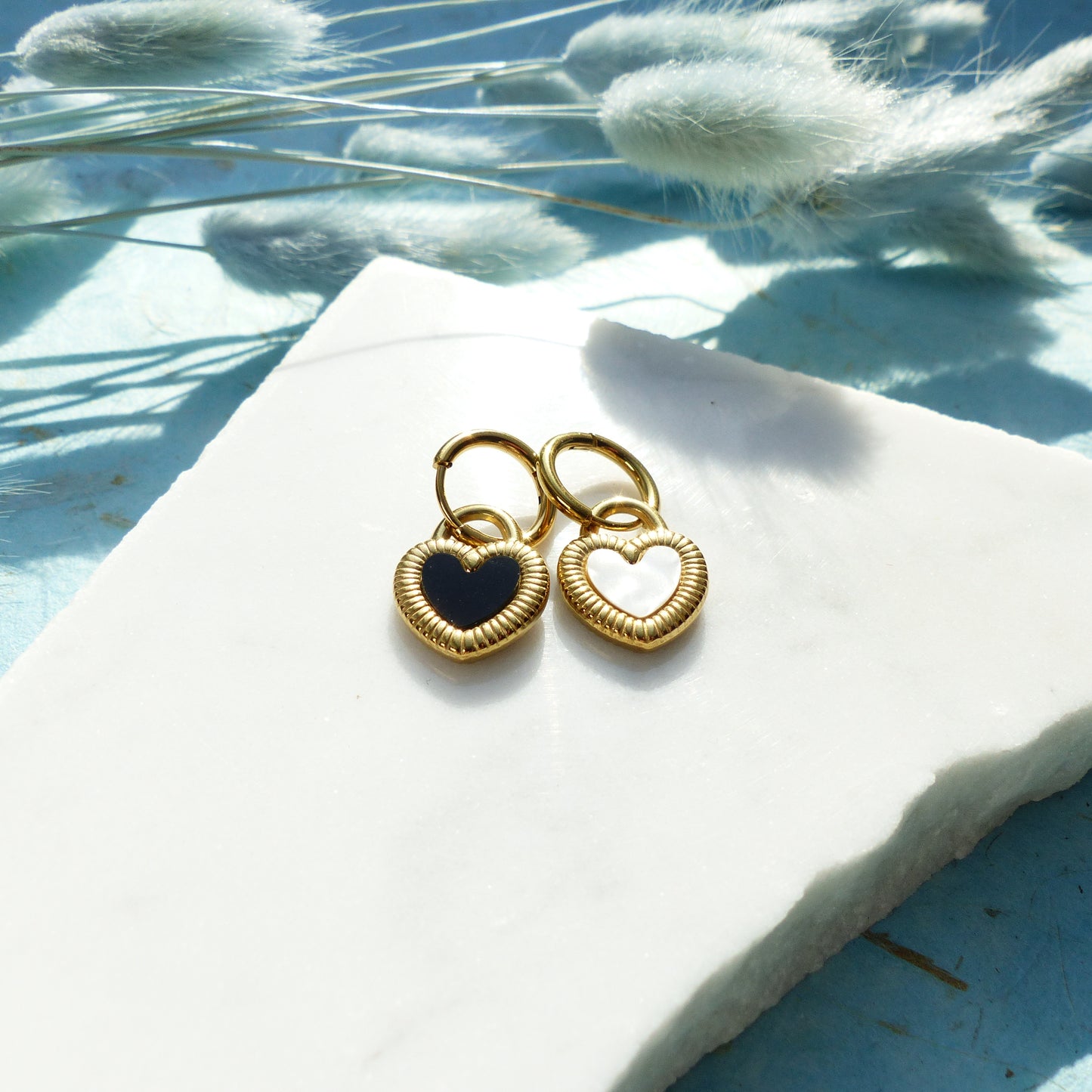 Herzförmige Ohrringe in Gold und Silber mit Wechselseite aus Edelstahl