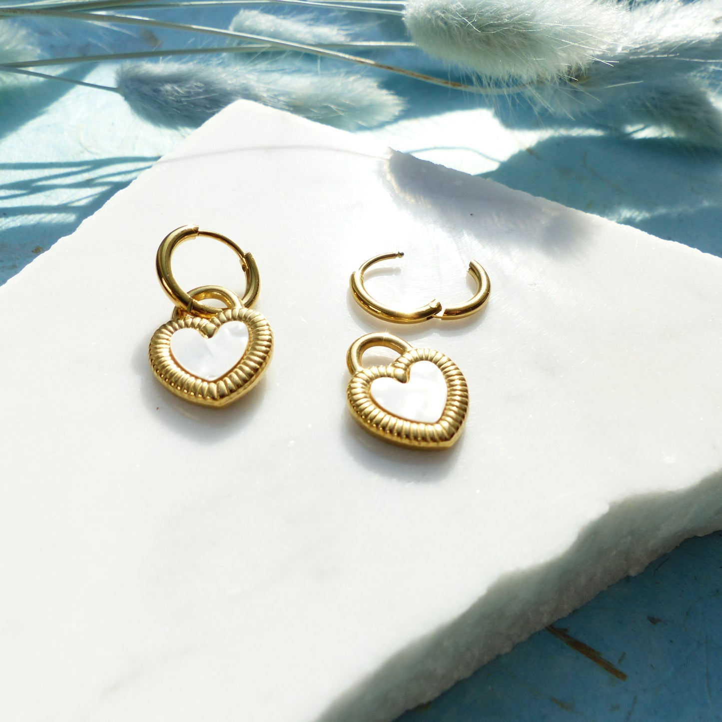 Herzförmige Ohrringe in Gold und Silber mit Wechselseite aus Edelstahl