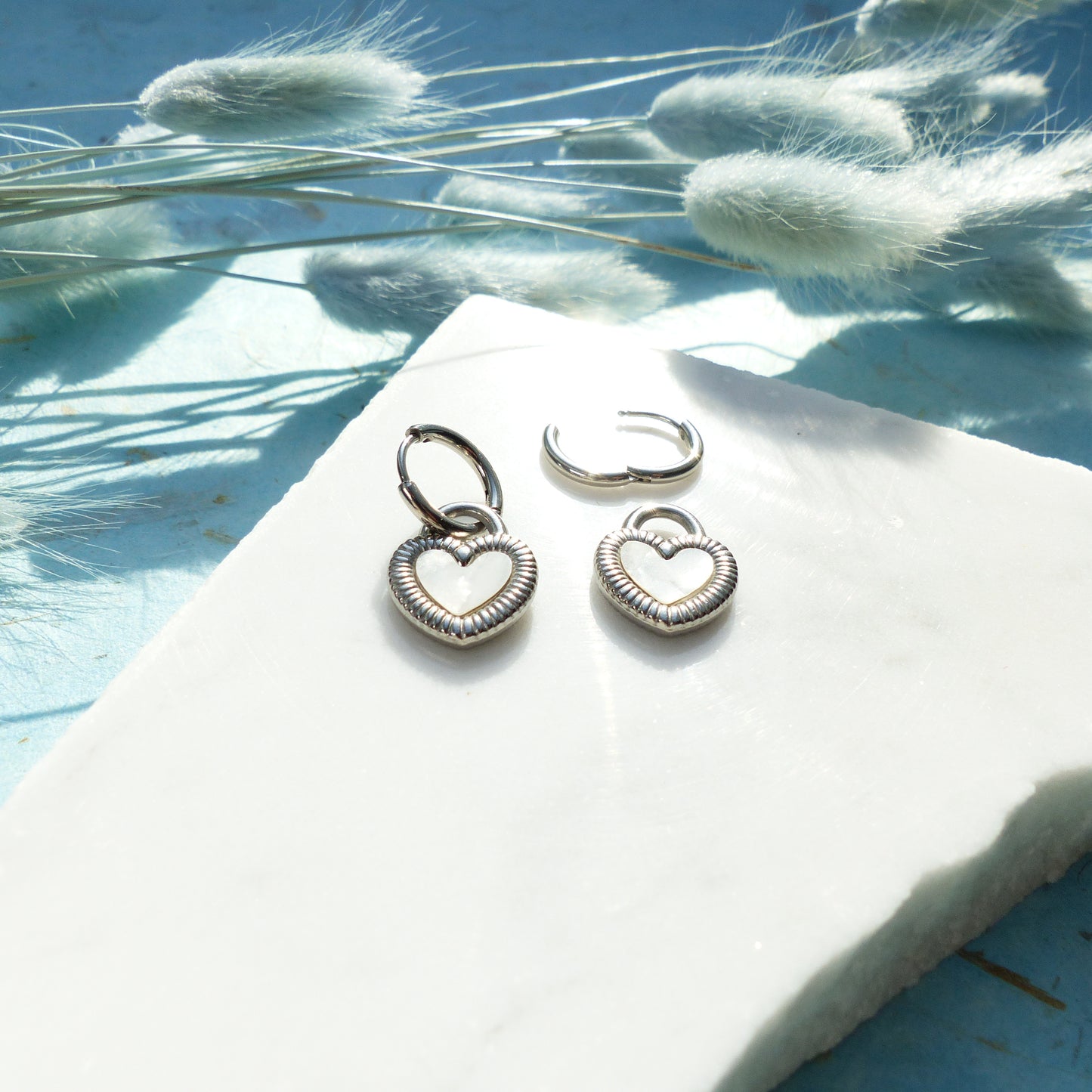 Herzförmige Ohrringe in Gold und Silber mit Wechselseite aus Edelstahl