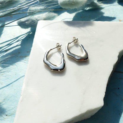 Organische Silberhaken-Ohrringe aus Edelstahl