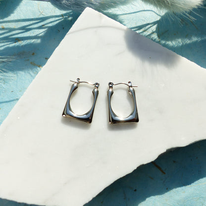 Kleine eckige Creolen abgerundet aus Edelstahl