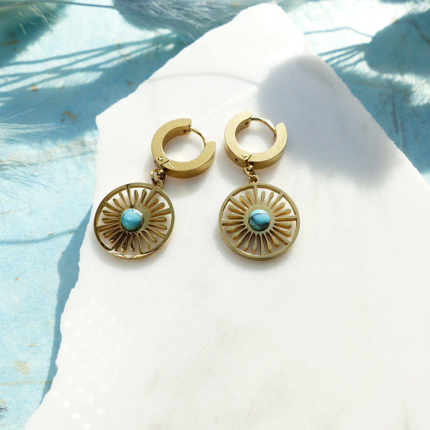 Ohrringe mit Türkisstein und Sonnenmotiv