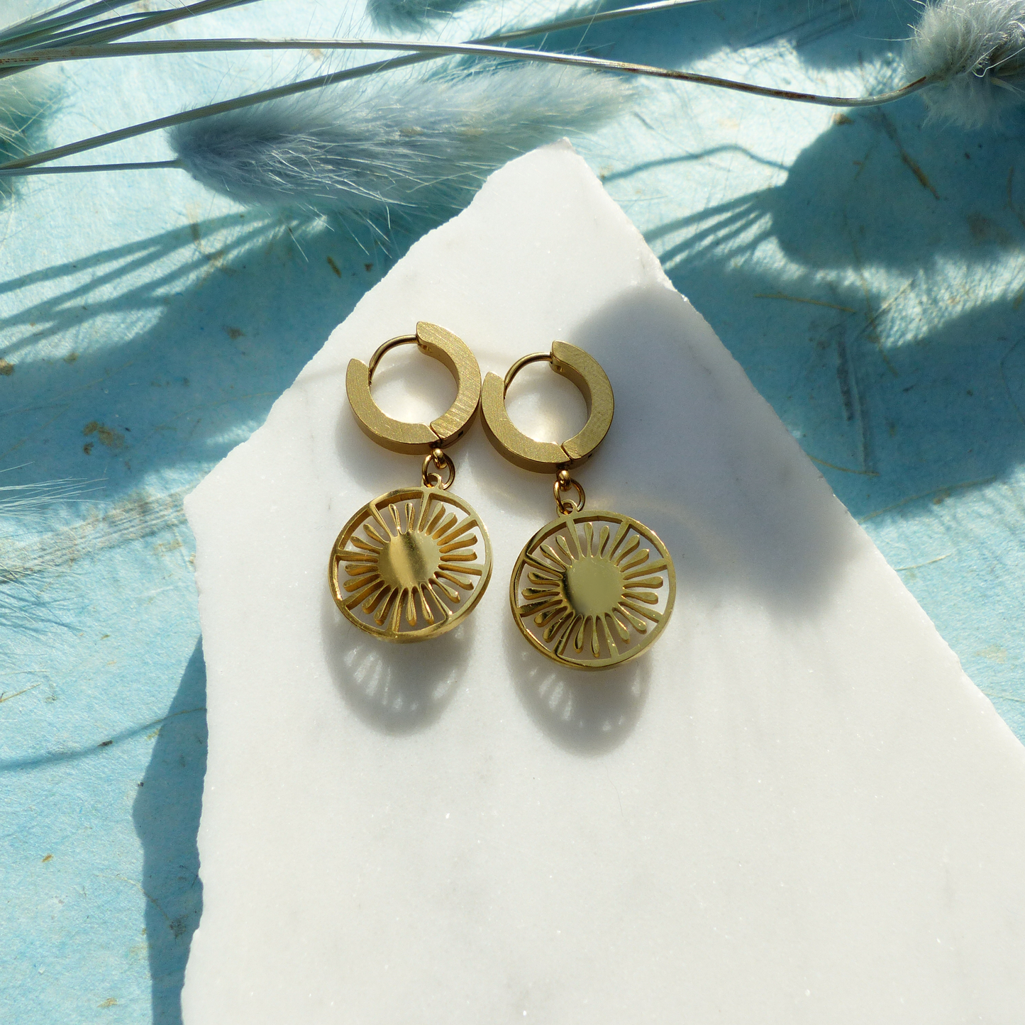 Ohrringe mit Türkisstein und Sonnenmotiv