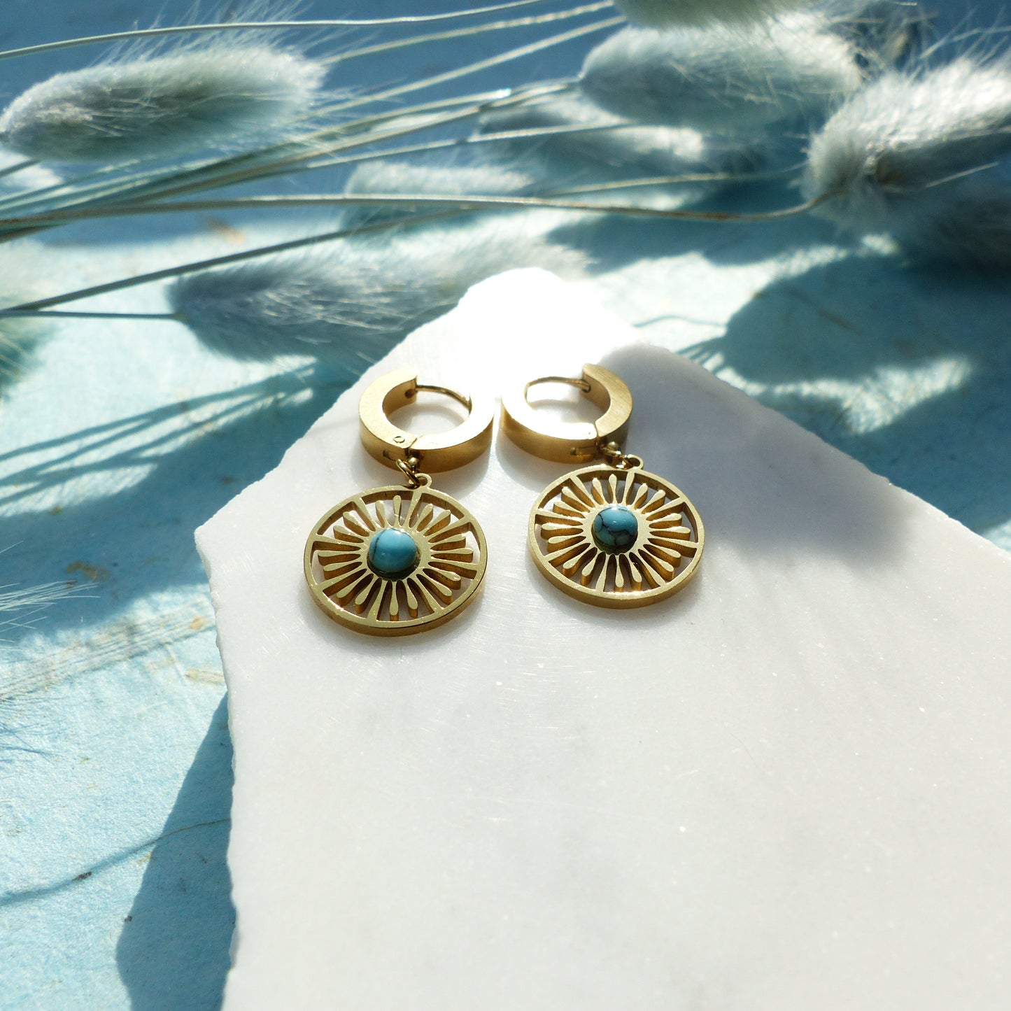 Ohrringe mit Türkisstein und Sonnenmotiv