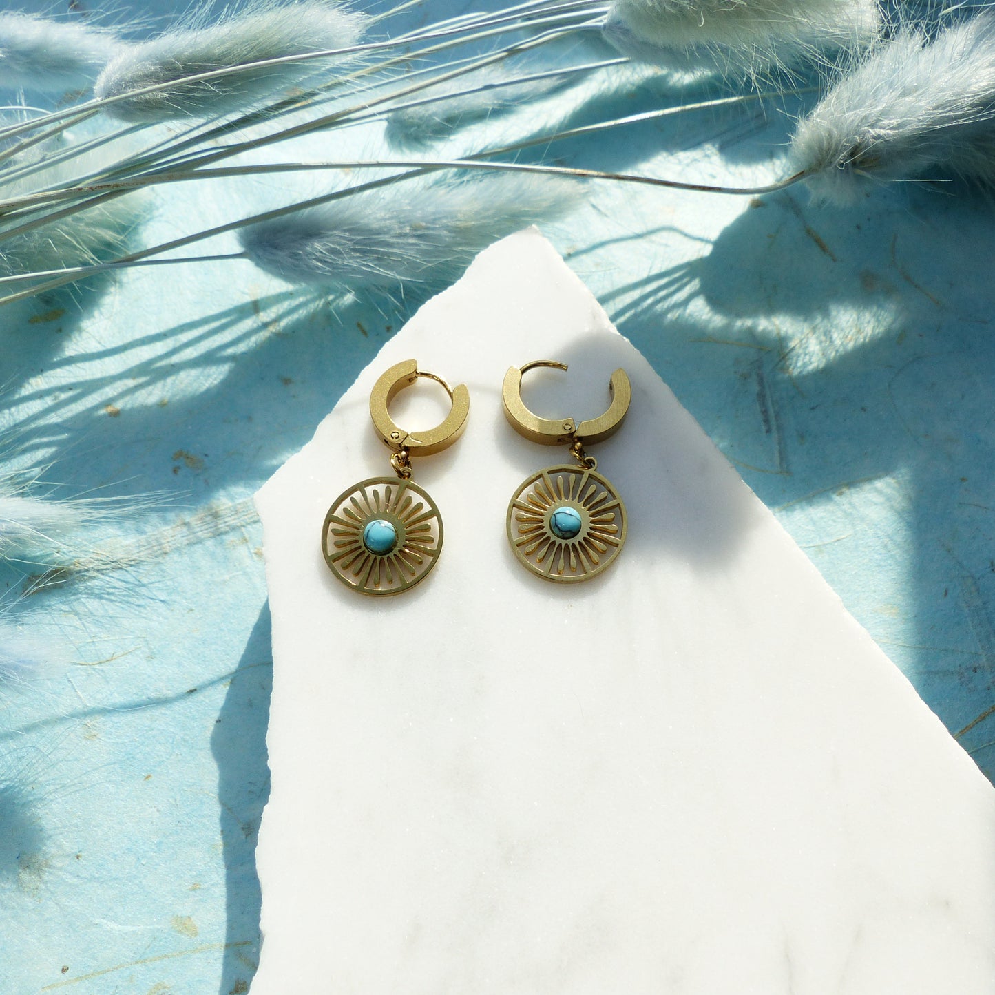Ohrringe mit Türkisstein und Sonnenmotiv