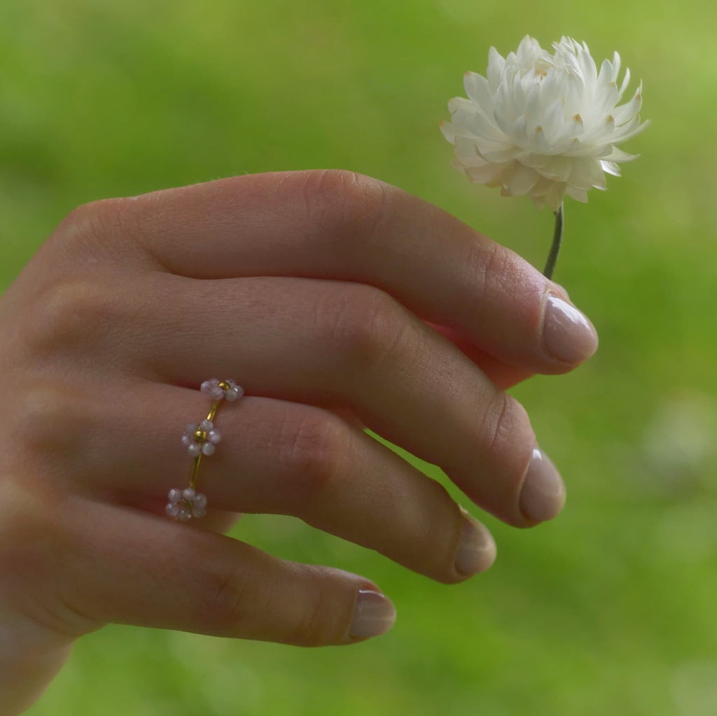 Perlenblumen Ring